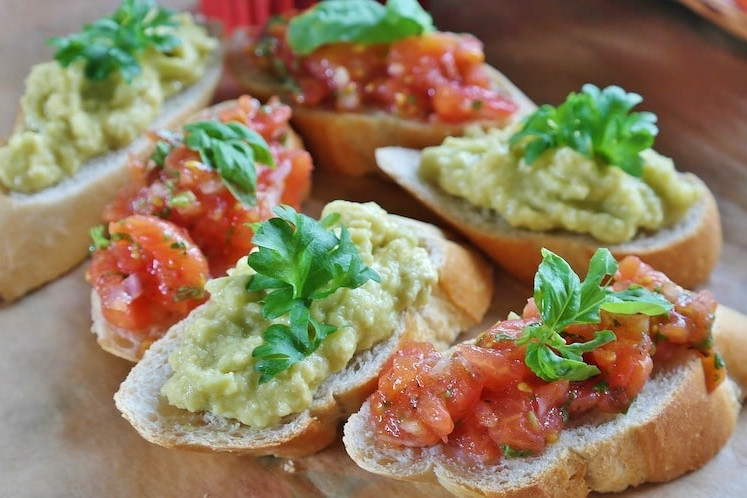 Pomysły na fit kolację – bruschetta z pomidorami #2
