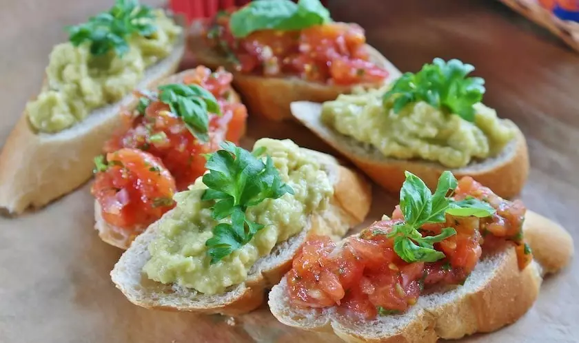 Pomysły na fit kolację – bruschetta z pomidorami #2